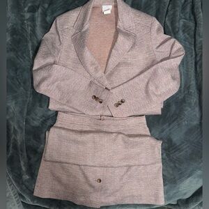 Dark Pink & White 2-piece suit Blazer & skirt, with brown buttons